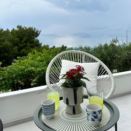 Olive View Apartment Brela Eksteriør bilde