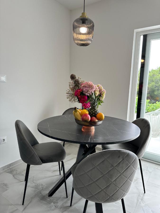 Olive View Apartment Brela Eksteriør bilde